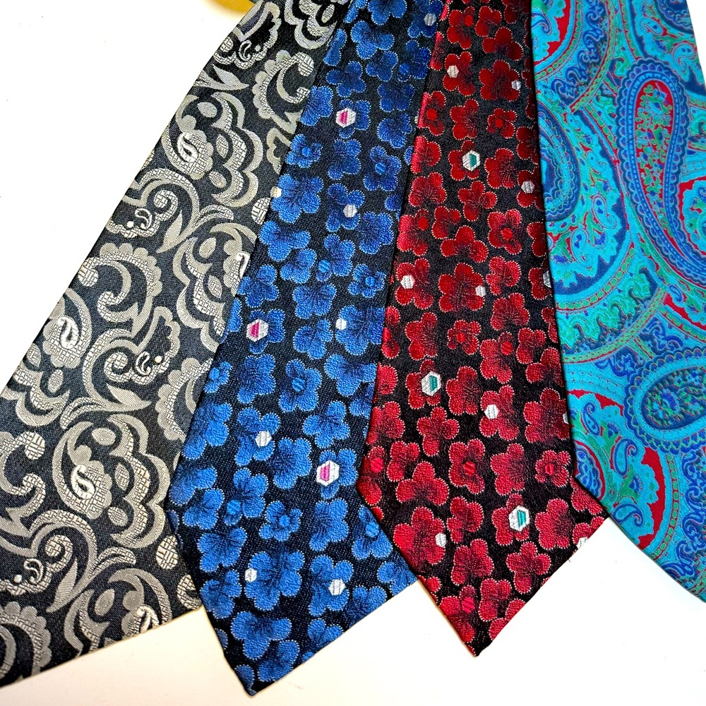 Vintage FENDI Silk Neckties Ties Lot Of 4 Blue Paisley Red Gray Black - Picture 2 of 7